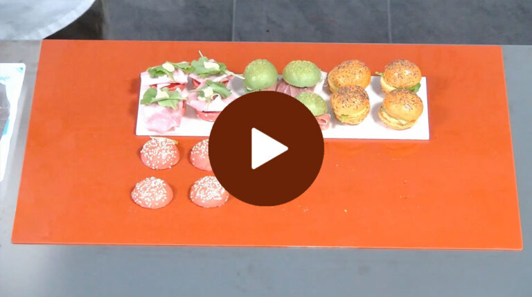 Panini ripieni con salumi e formaggio