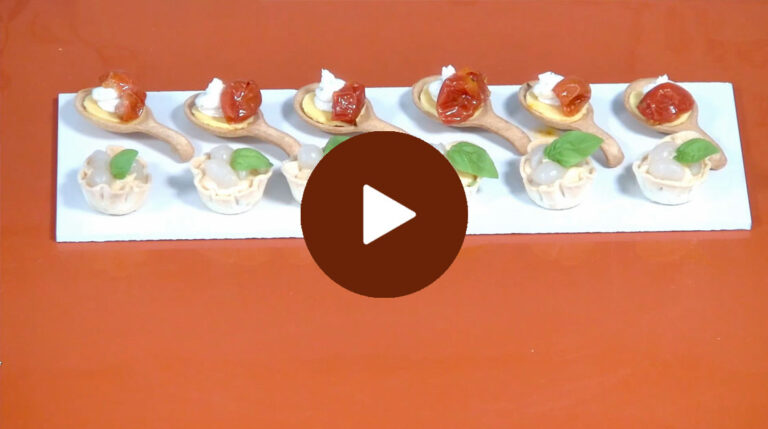Finger food con mousse di salmone e crema di prosciutto